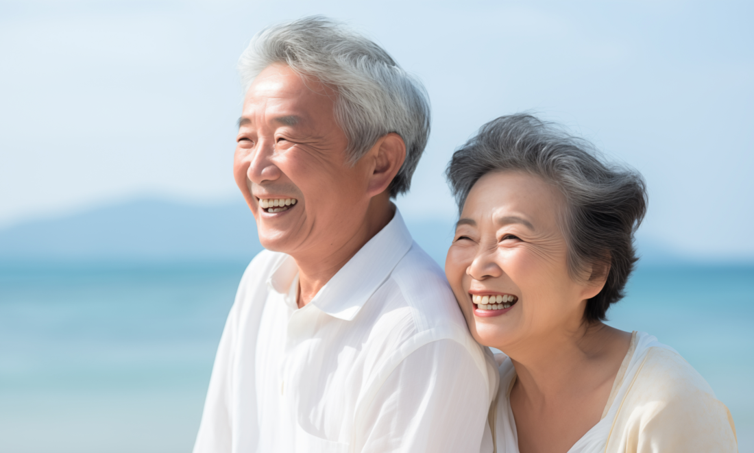 老夫婦が笑っている写真